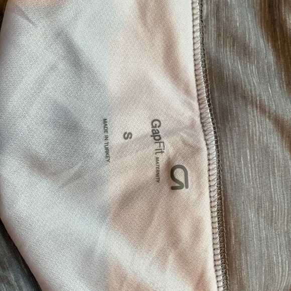 Maternity GapFit 3.5" Running Shorts in Gray Size Small - Picture 4 of 5